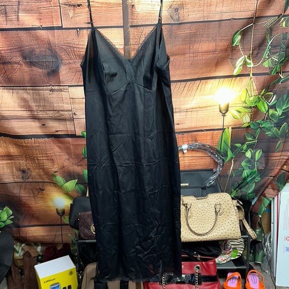 Montgomery Ward Other - Sleek Black Chemise for Intimate Comfort